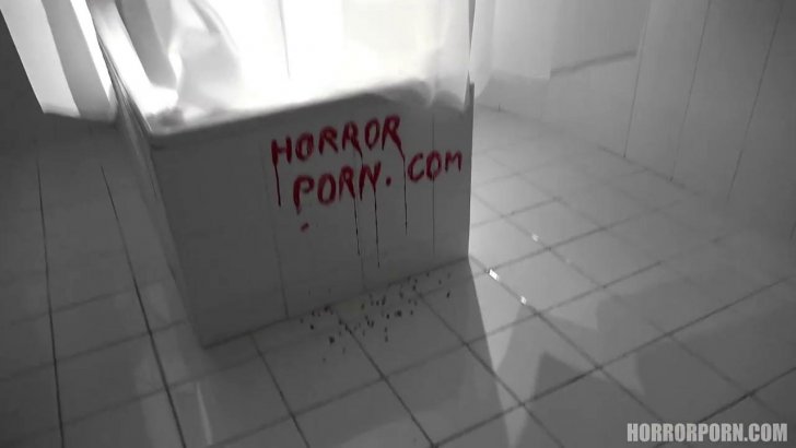 Превью Окровавленная дьяволица трахается в ванной в стиле хоррор № 39036